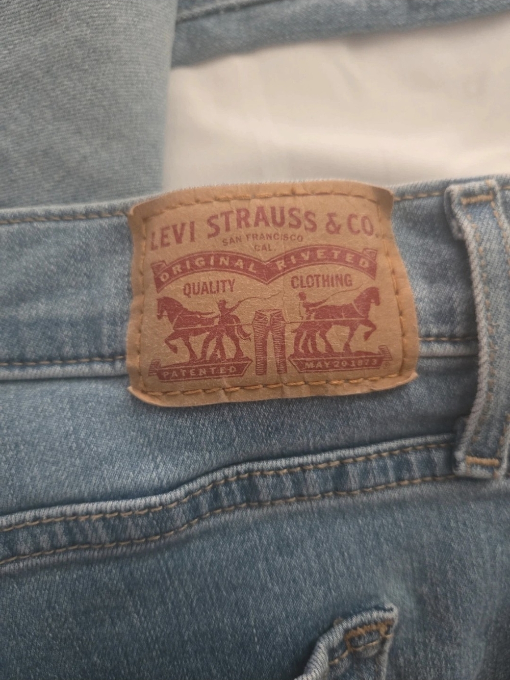 Levi's Women’s Light Blue High-Rise Jeans - Picture 8 of 9